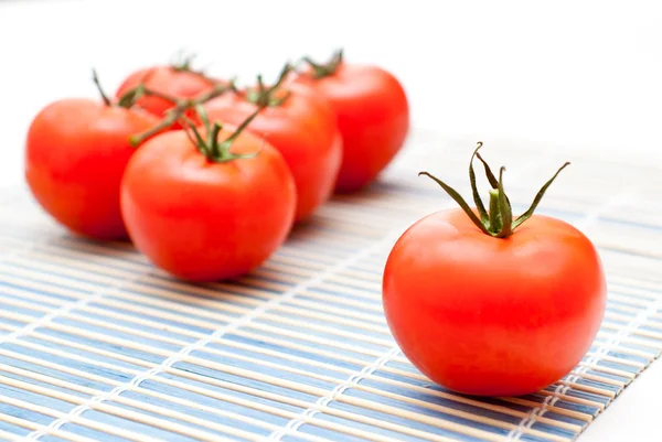 Fresh ripe tomatoes on an chopping board — Stock Photo, Image