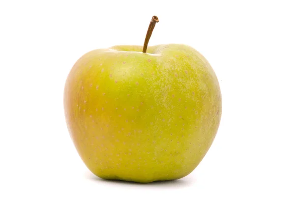 Zielone dojrzałe jabłko izolowane na białym tle — Zdjęcie stockowe