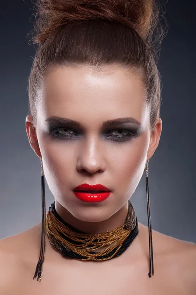 Portrait of beautiful woman model with professional makeup — Stock Photo, Image
