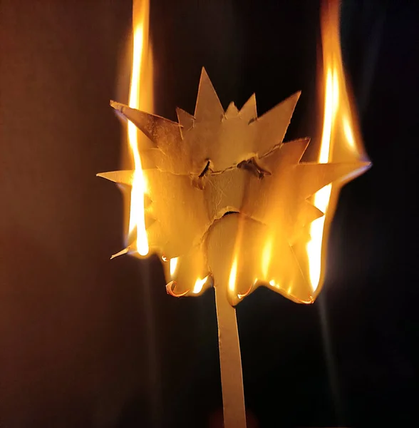 Yanan kağıt güneş