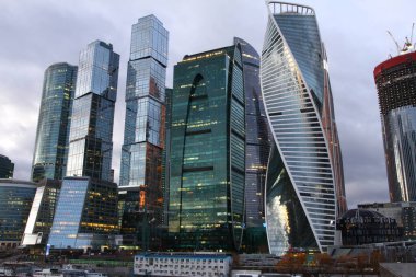 MOSCOW-CITY, MOSCOW, RUSSI- 6 NOWEMBER 2021: Moskova Uluslararası İş Merkezi 'nin Mimari, Detayları ve Görünümü - Rusya' nın başkenti Moskova 'daki ticari kalkınma.  