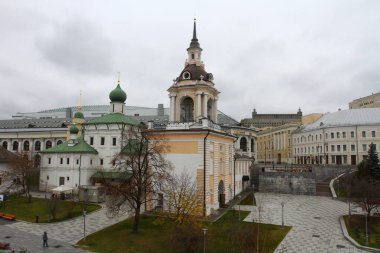 MOSCOW, Rusya - 06 Kasım 2021 Zaryadye Parkı. Moskova 'daki ilk yeni park. Moskova 'da Kızıl Meydan' ın bitişiğindeki peyzaj kent parkı. 