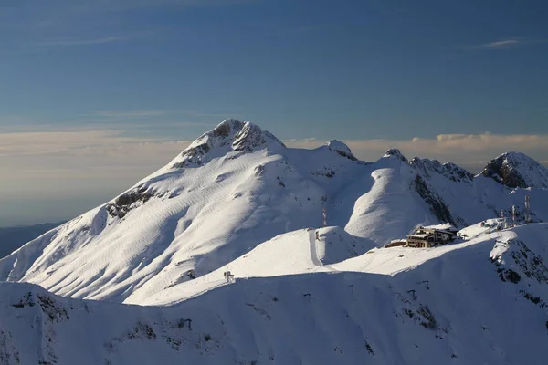 View Snow Covered Roza Peak Ski Resort Roza Khutor — стоковое фото