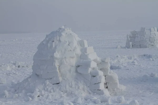 Beyaz Kar Zemininde Buz Eskimosu Olan Kış Manzarası — Stok fotoğraf