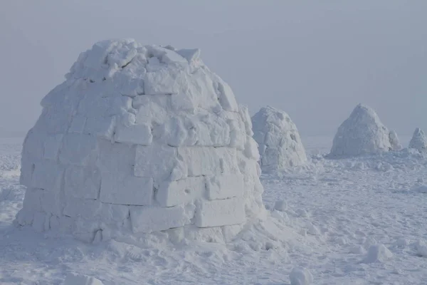 Winterlandschaft Mit Eis Iglu Auf Weißem Schnee Hintergrund Stockfoto