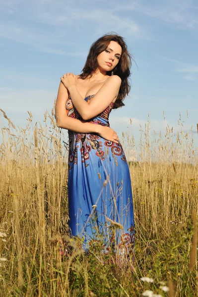 Jovem mulher bonita — Fotografia de Stock