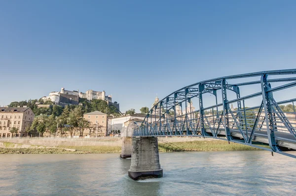 Mozart Köprüsü (mozartsteg) ve partnerliğindeki Nehri, salzburg, Avusturya — Zdjęcie stockowe