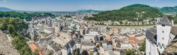 Linha do horizonte de Salzburgo vista do ponto de vista ocidental do Fortre — Fotografia de Stock