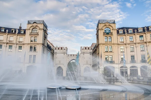 Площадь Карлсплац расположена в Мюнхене, Германия — стоковое фото