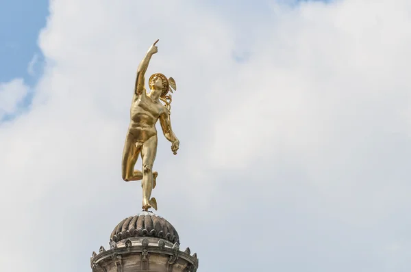 Kvicksilver staty vid schlossplatz, Tyskland — Stockfoto