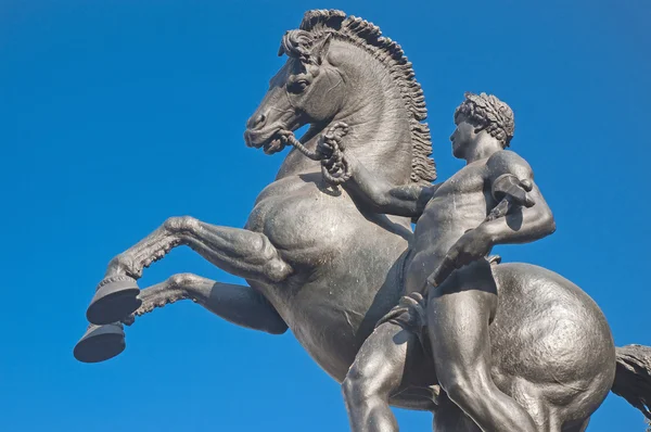 Estatua en la Plaza de Cataluña en Barcelona, España —  Fotos de Stock