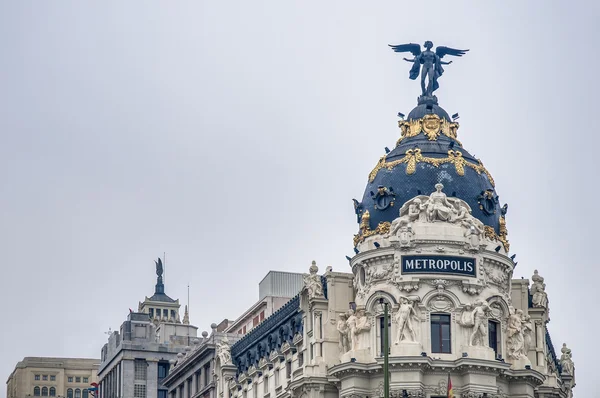 Metropool gebouw in madrid, Spanje — Stockfoto