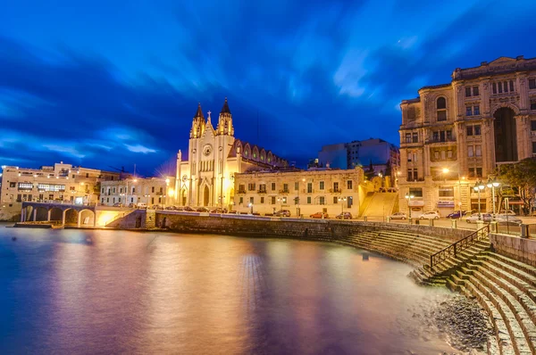 Notre-Dame du Mont Carmel dans la baie de Balluta, Malte — Photo