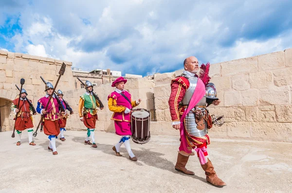 I guardia parad vid st. Jonh s kavaljer i Birgu, malta. — Stockfoto