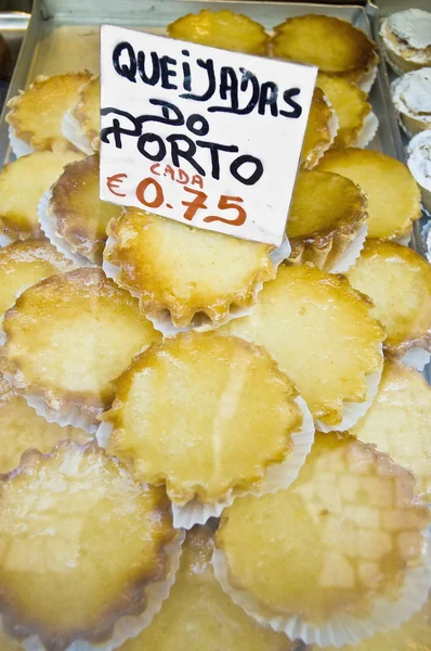 Queijadas bakverk i porto, portugal — Stockfoto