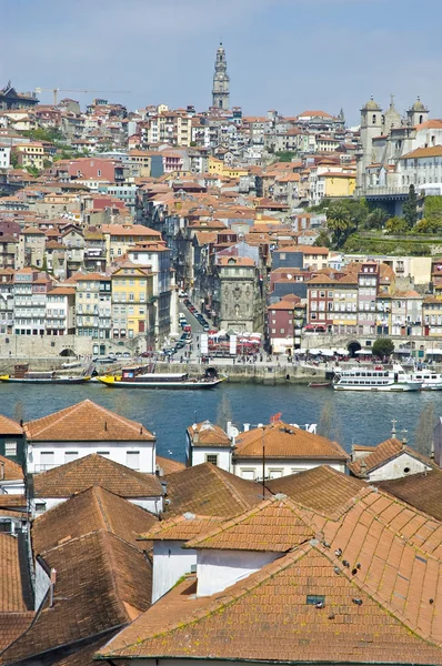 Вид на Порто из Виланова-де-Гайя, Португалия — стоковое фото