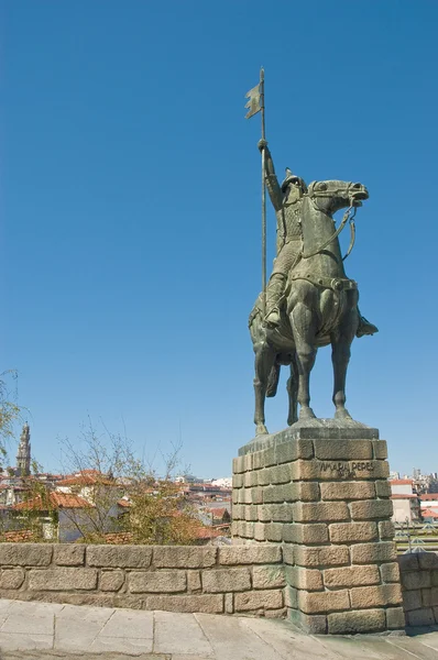 Vimara peres standbeeld in porto, portugal — Stockfoto