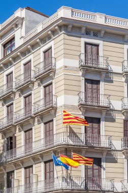 independentist işaret ve barcelona sokaklarda bayrakları.
