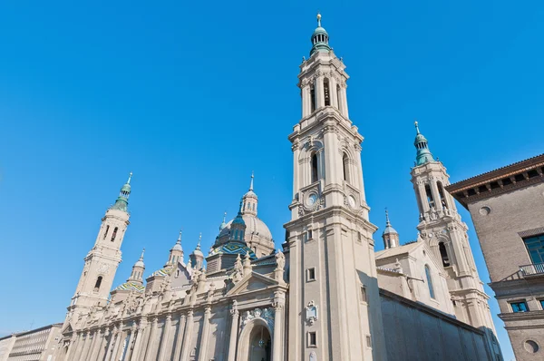 Onze Lieve Vrouwe van de pijler basiliek in zaragoza, Spanje — Stockfoto