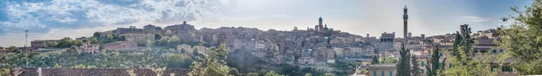 Siena Skyline visto desde San Francesco, Toscana, Italia —  Fotos de Stock