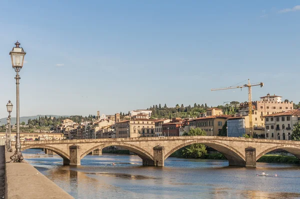 Mostu ponte alla carraia ve Florencii, Itálie. — Stock fotografie