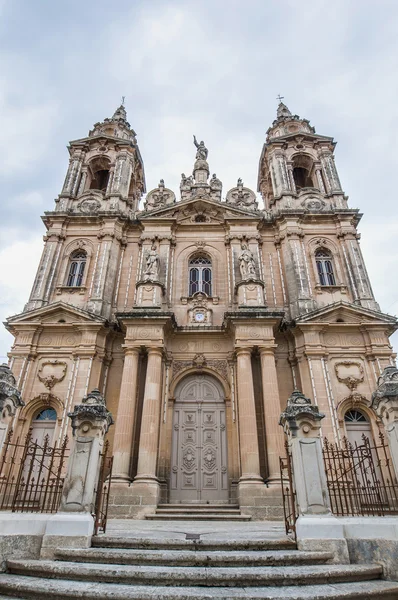 Kostel Nanebevzetí Panny Marie v Praha, malta — Stock fotografie