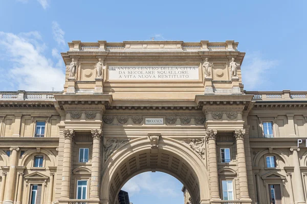 Arco na Piazza della Repubblica em Florença, Itália — Fotografia de Stock