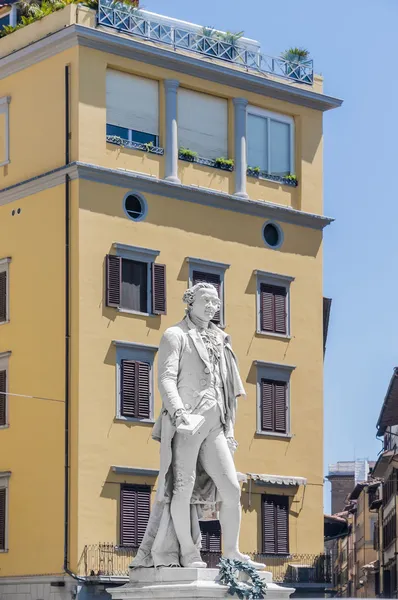 Estatua de Carlo Osvaldo Goldoni situada en Florencia, Italia — Foto de Stock