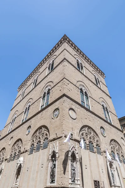 Orsanmichele es una iglesia en Via Calzaiuoli en Florencia, Italia . — Foto de Stock