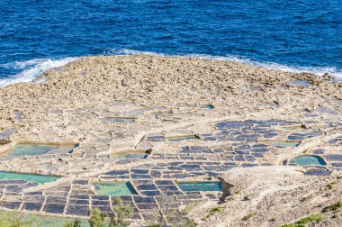 gozo, malta, qbajjar yakın tuz tava.