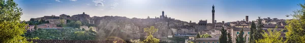 Siena Skyline como visto de San Francesco, Toscana, Itália — Fotografia de Stock