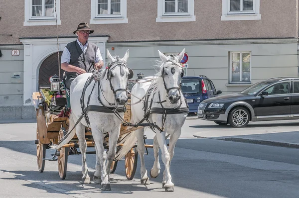 Transporte nas ruas de Salzburgo, Áustria — Fotografia de Stock