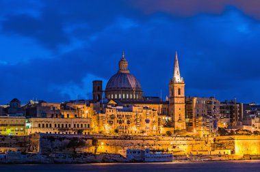 Valletta sahilinde skyline görünümü, malta
