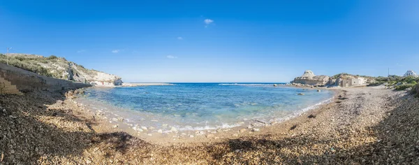 Qbajjar baai op het eiland van gozo, malta. — Stockfoto