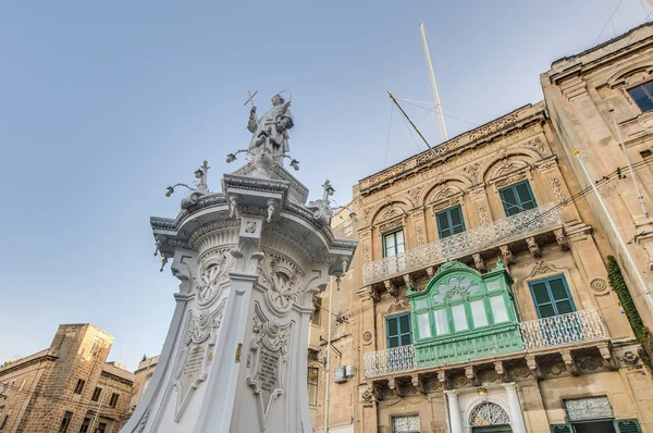 在 birgu，马耳他 vittoriosa 广场圣劳伦斯 — 图库照片