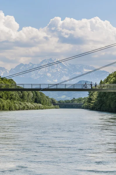 Río Salzach en camino a través de Salzburgo, Austria — Foto de Stock