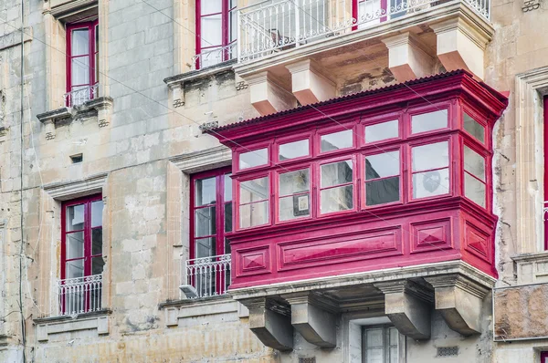 Traditioneller maltesischer Balkon in valletta, malta — Stockfoto