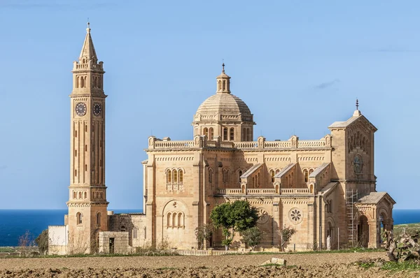 Ta' gharb 在马耳他戈佐岛附近的球果教堂 — 图库照片