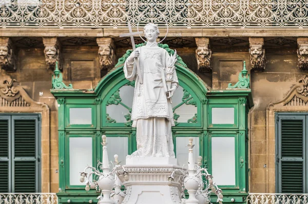 在 birgu，马耳他 vittoriosa 广场圣劳伦斯 — 图库照片