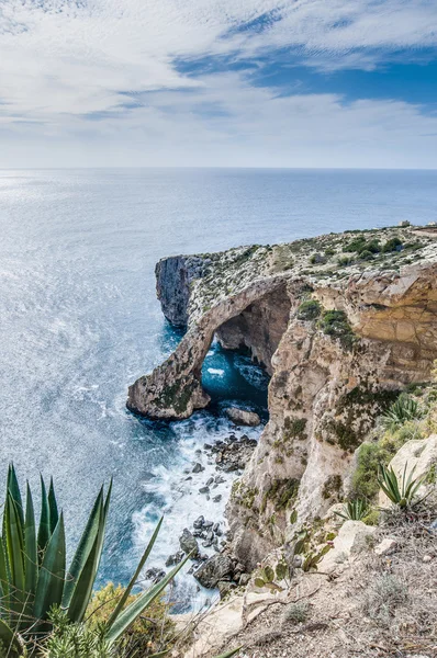 Blauwe grot op de zuidelijke kust van malta. — Stockfoto