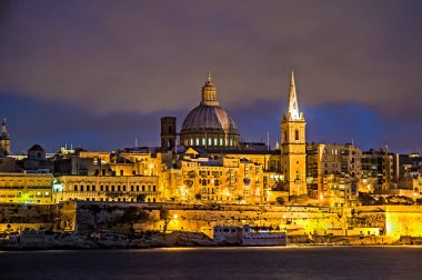 Valletta sahilinde skyline görünümü, malta