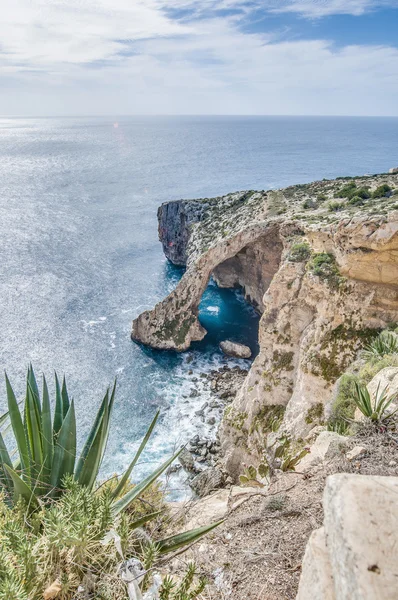 Gruta azul en la costa sur de Malta . — Foto de Stock
