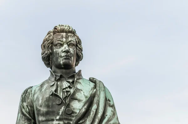 Mozart socha na náměstí mozart (náměstí mozartplatz) v Salcburku, austri — Stock fotografie