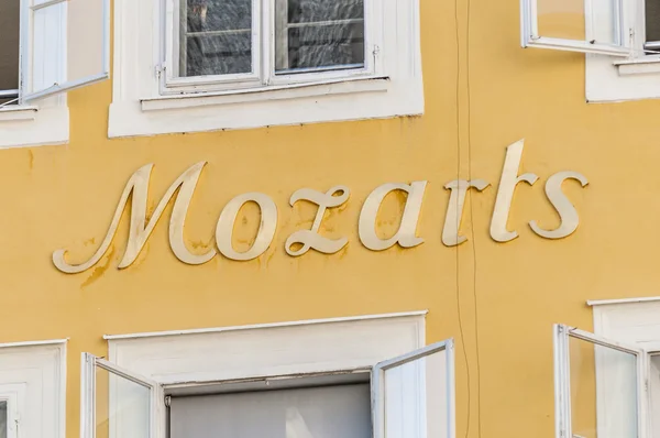 Lugar de nacimiento de Mozart (Mozarts Geburtshaus) en Salzburgo, Austria —  Fotos de Stock