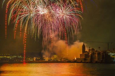 Castell de foc havai fişek ekran festa büyük celebrati içinde