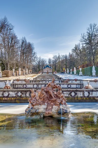 Kaskádové fontány v la granja palace, Španělsko — Stock fotografie