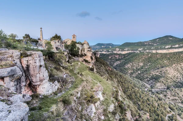 Siurana kostel v tarragona, Španělsko — Stock fotografie