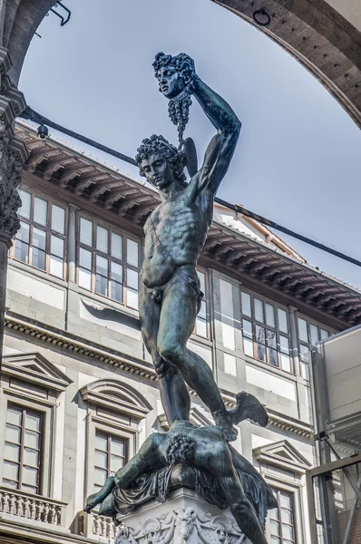 Perseus met het hoofd van medusa in florence, Italië — Stockfoto