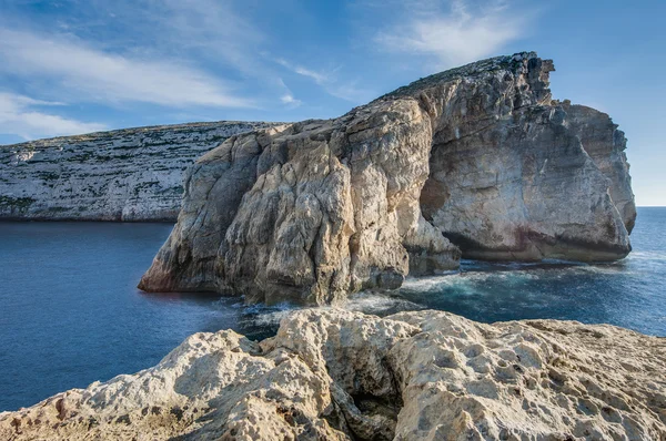 Gozo, 몰타의 해 안에 곰 팡이 바위 — 스톡 사진