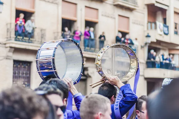 Tamborrada trumma samla på calanda, Spanien — Stockfoto